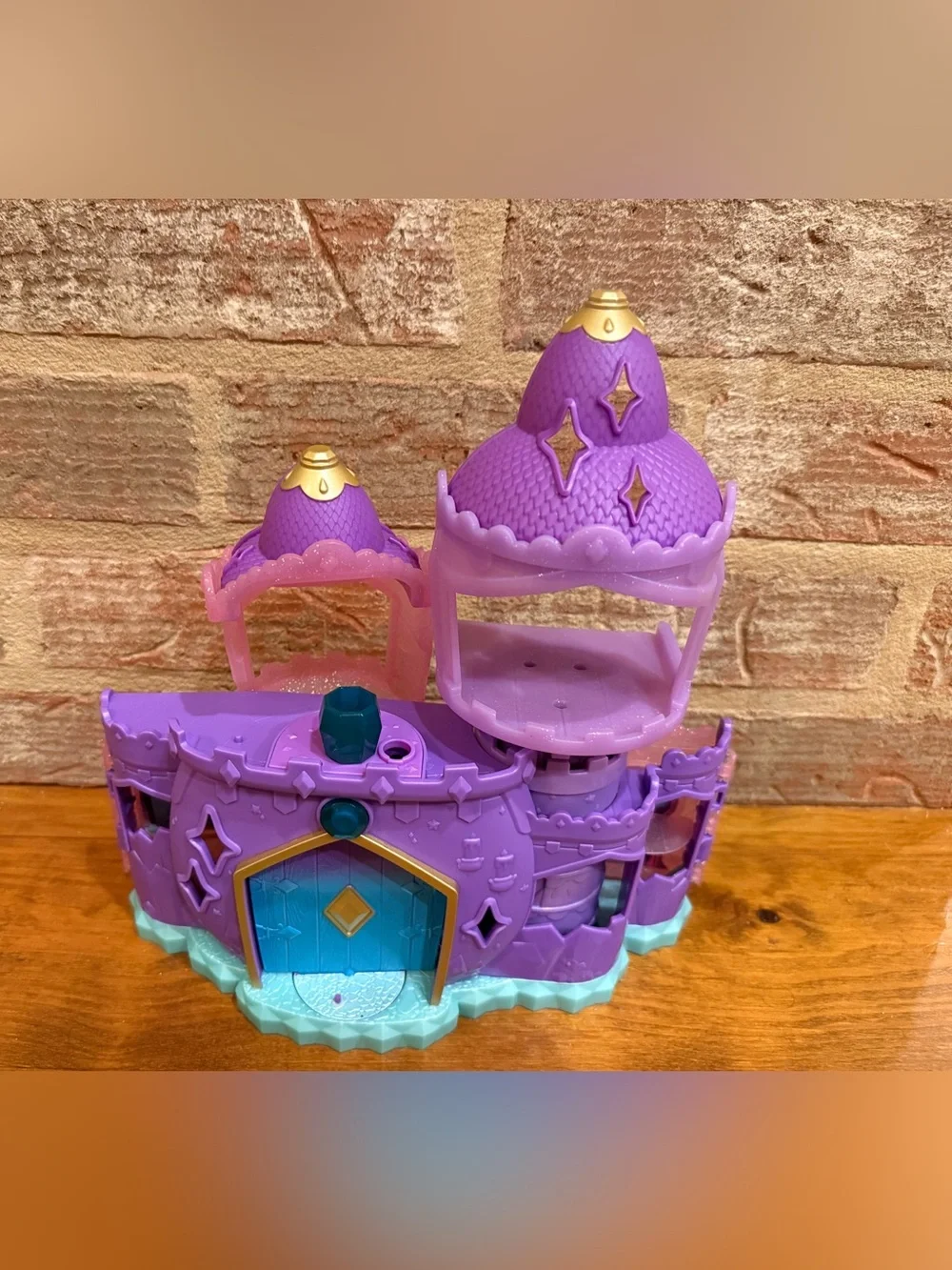 Purple Play Castle with Pink & Teal Magical Pet Figures